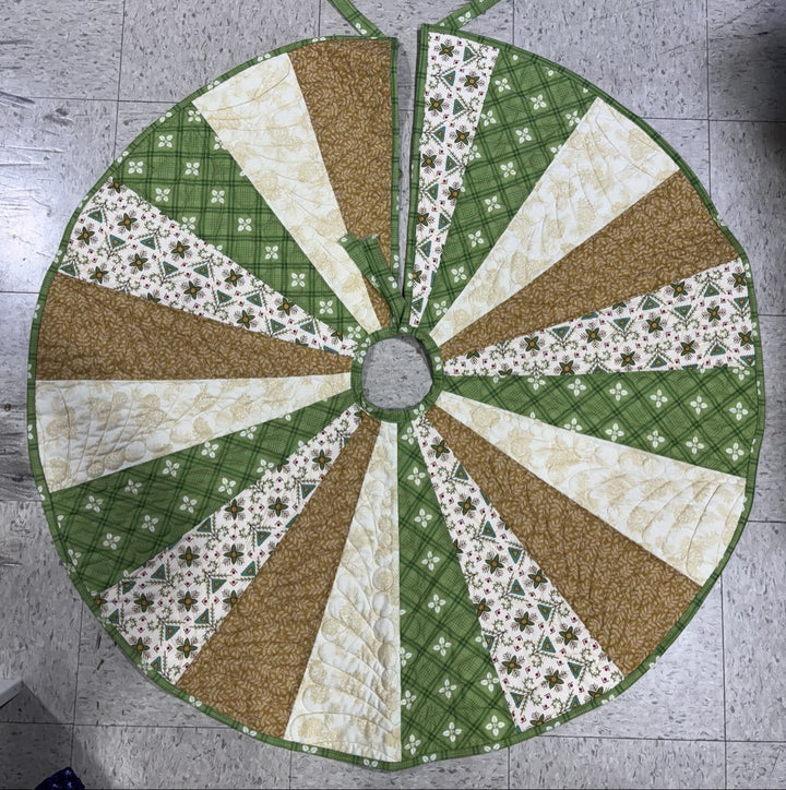 Maple Leaf Stitching Academy Beginner Quilting Class - Pre - Cut Tree Skirt Class - Maple Leaf Quilting Company Ltd.