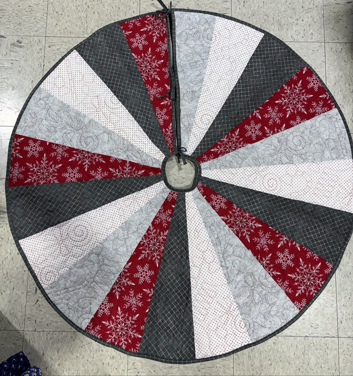 Maple Leaf Stitching Academy Beginner Quilting Class - Pre - Cut Tree Skirt Class - Maple Leaf Quilting Company Ltd.