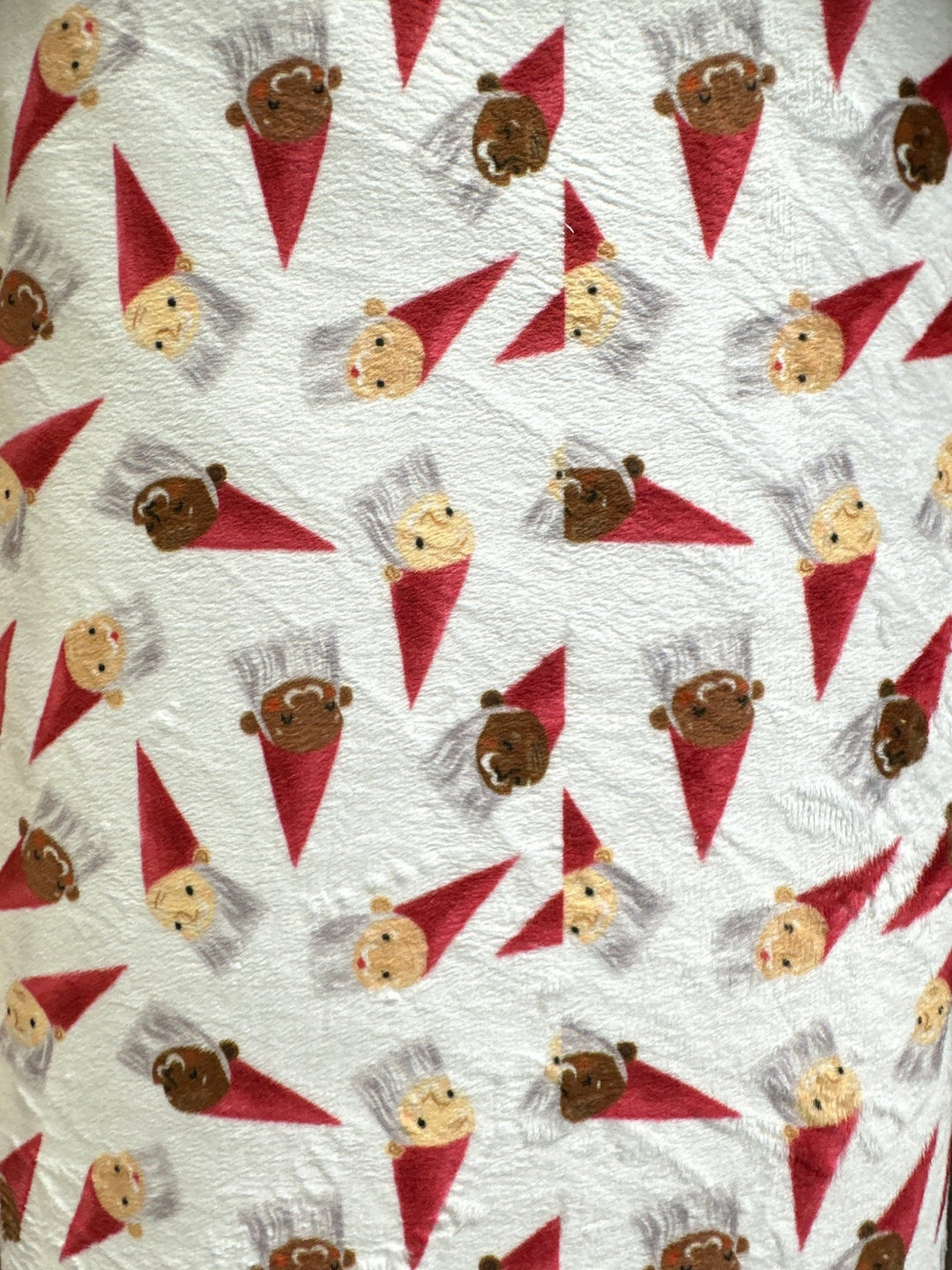 60" Santa Heads On Minky – Sold in UNITS of ¼ metre - Maple Leaf Quilting Company Ltd.
