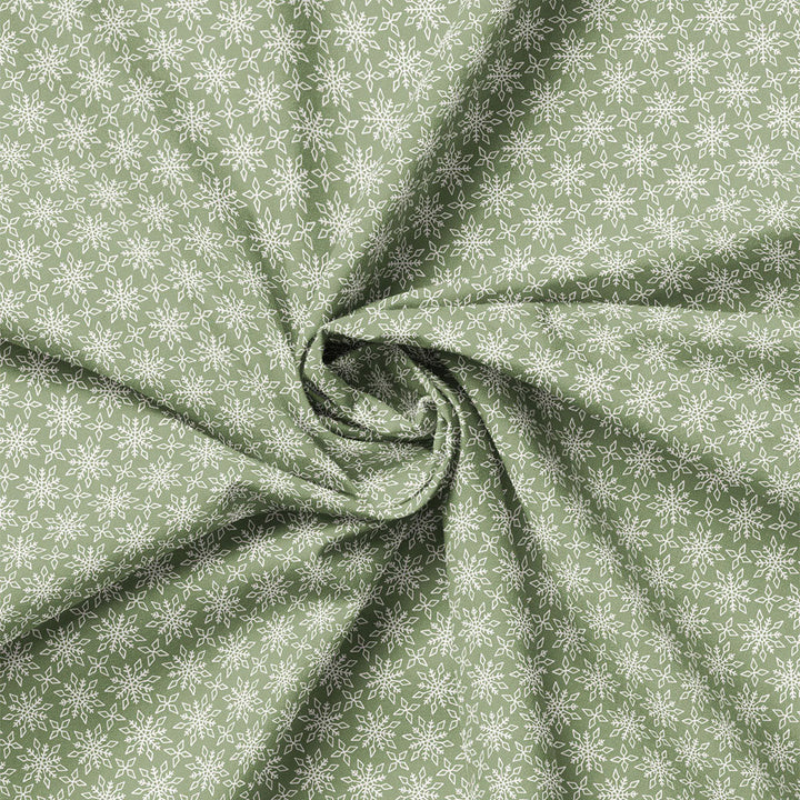 Green - Detailed Snowflakes 44" Wide Cotton (66250405-02) 🇨🇦