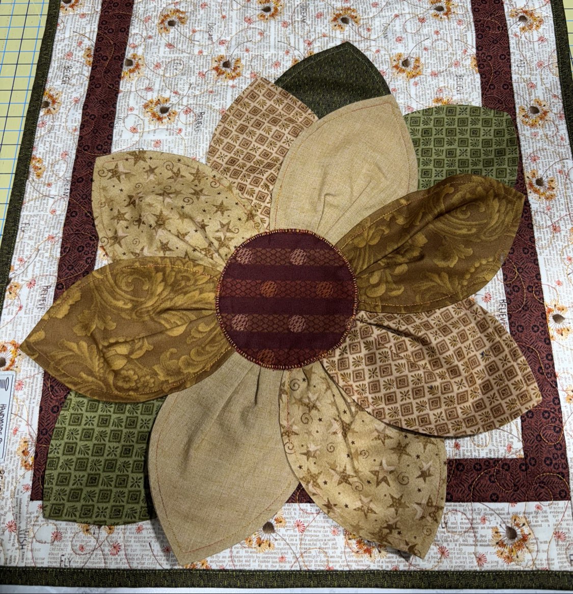 Maple Leaf Stitching Academy Beginner Quilting Class- Petal Pop Table Runner