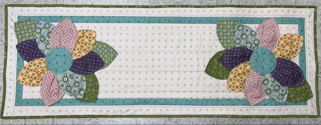 Maple Leaf Stitching Academy Beginner Quilting Class- Petal Pop Table Runner