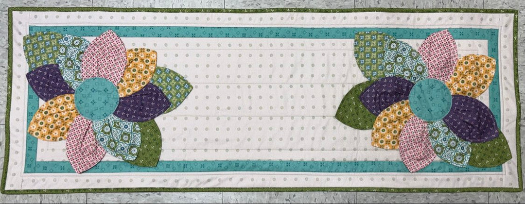 Maple Leaf Stitching Academy Beginner Quilting Class- Petal Pop Table Runner