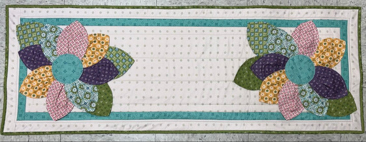 Maple Leaf Stitching Academy Beginner Quilting Class- Petal Pop Table Runner