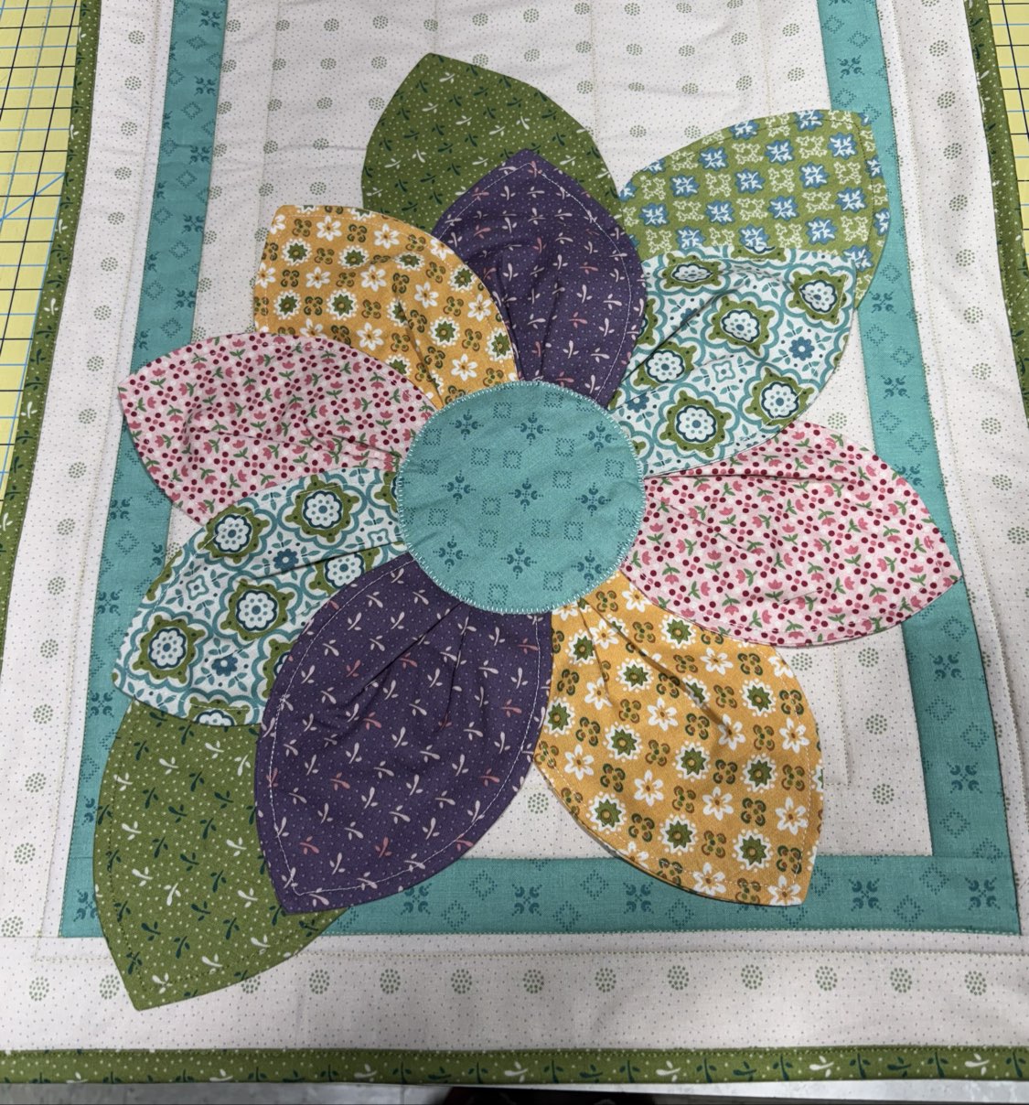 Maple Leaf Stitching Academy Beginner Quilting Class- Petal Pop Table Runner