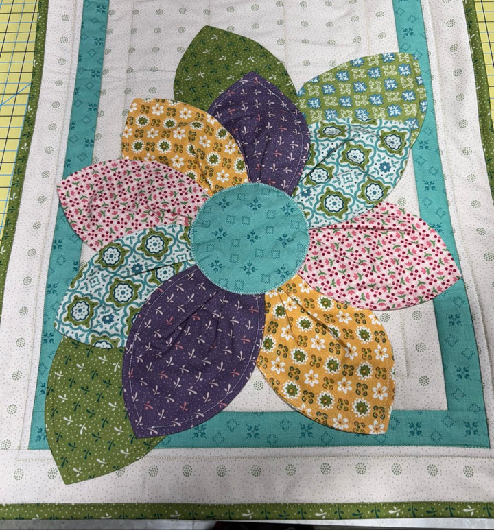 Maple Leaf Stitching Academy Beginner Quilting Class- Petal Pop Table Runner