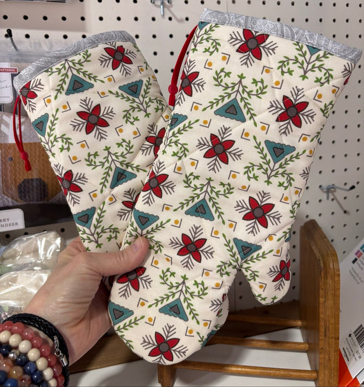 Lori Holt Hometown Holiday Oven Mitt Kit - (Makes 2 Mitts)