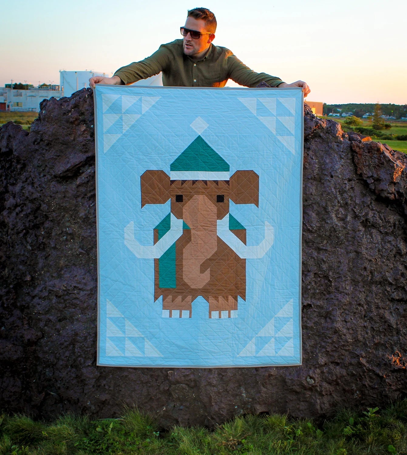 Chilly Mammoth Quilt Pattern (AECM0525) - Maple Leaf Quilting Company Ltd.