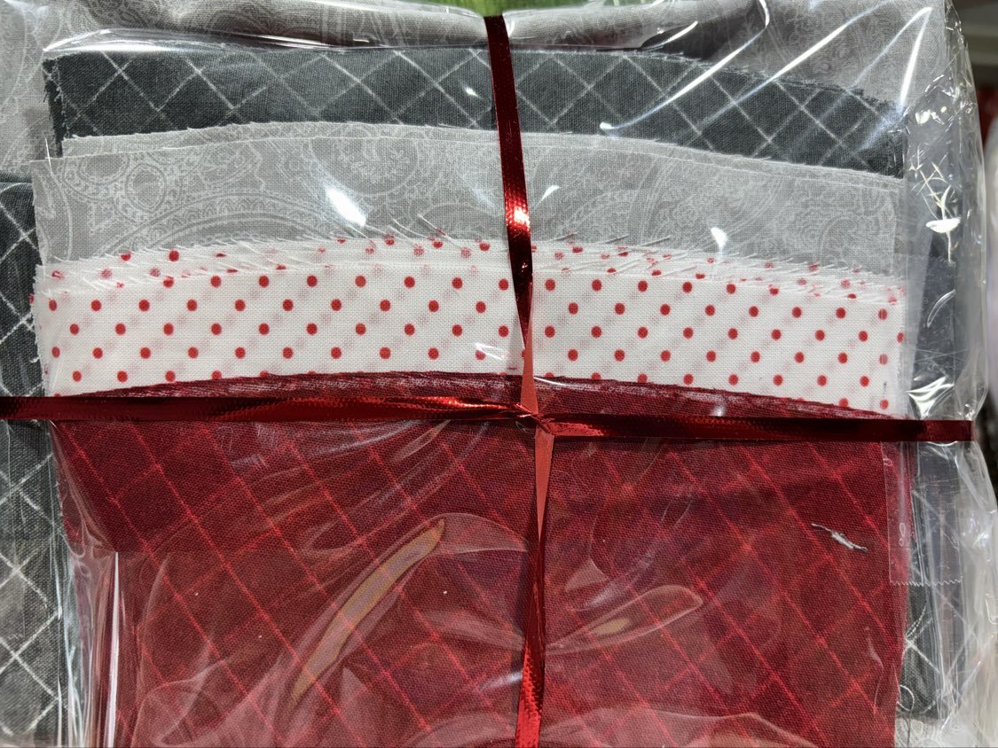 Christmas Tree Skirt - Pre - Cut Kit - Maple Leaf Quilting Company Ltd.