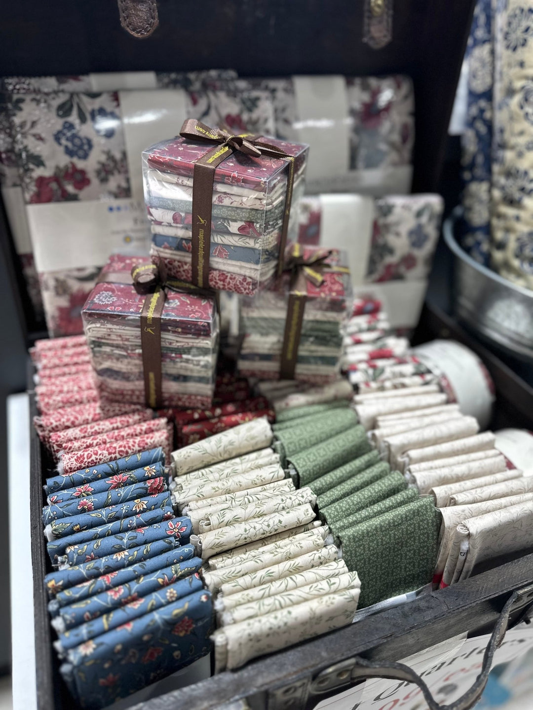 Contains 8 Fat Quarters - Freedom Rings - Maple Leaf Quilting Company Ltd.