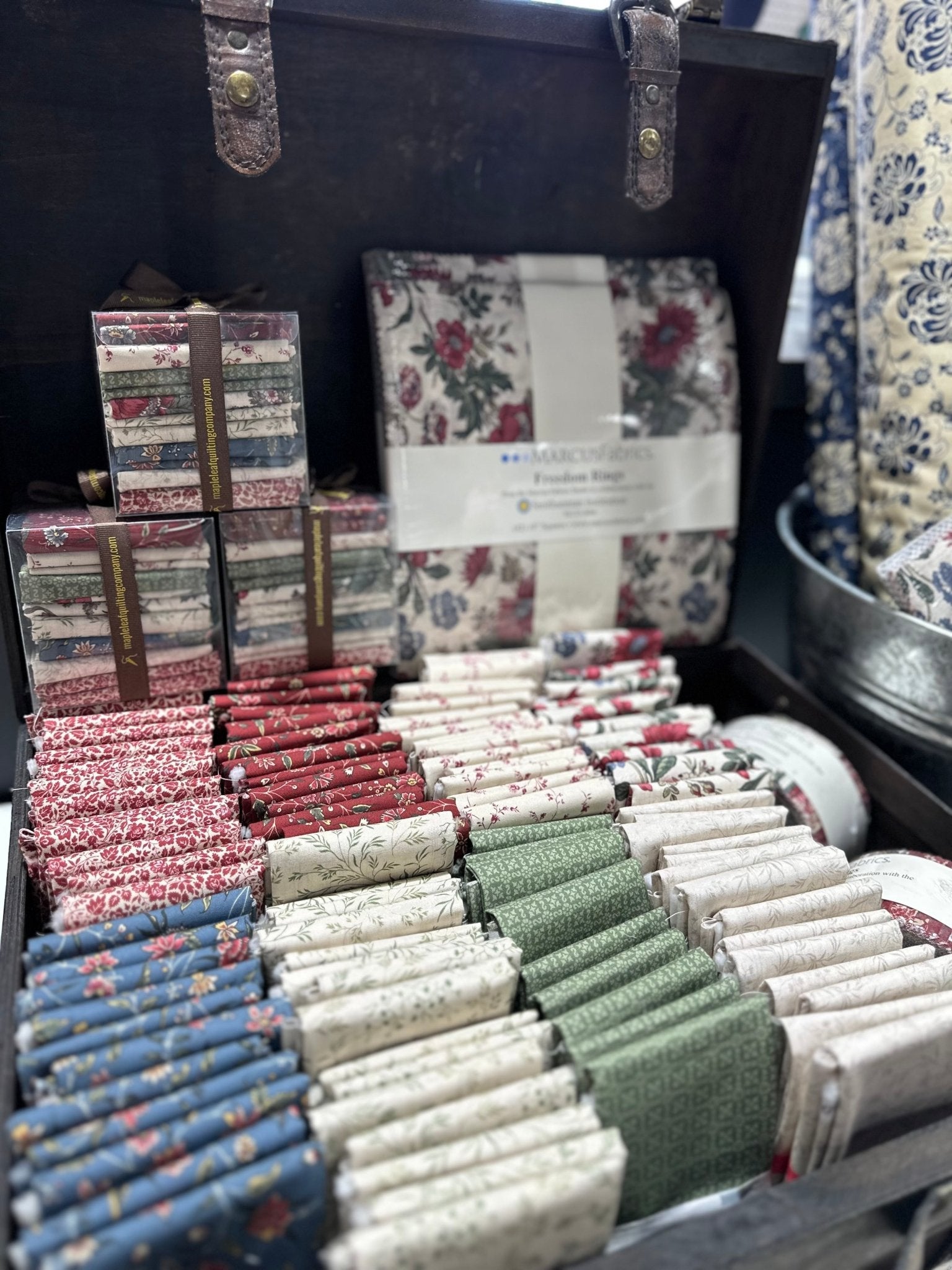 Contains 8 Fat Quarters - Freedom Rings - Maple Leaf Quilting Company Ltd.