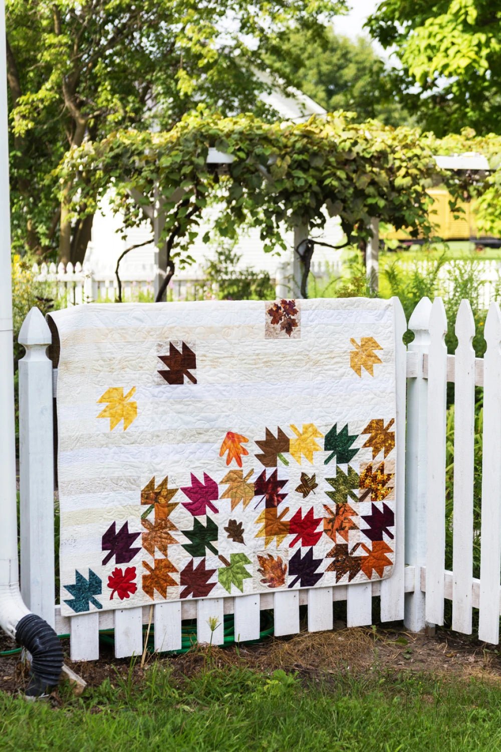 Falling Leaves (CLPSHN003) - Maple Leaf Quilting Company Ltd.