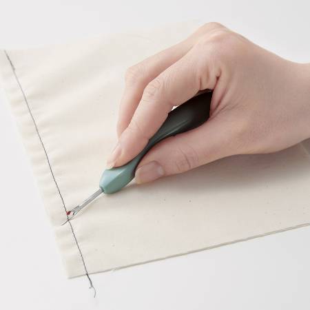 Grip Fit Seam Ripper - Maple Leaf Quilting Company Ltd.