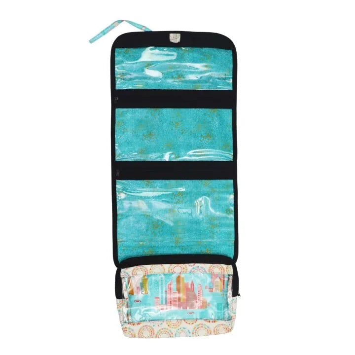 Hanging Travel Organizer Bag Quilt - As - You - Go Kit with Zippity - Do - Done Zipper - Maple Leaf Quilting Company Ltd.