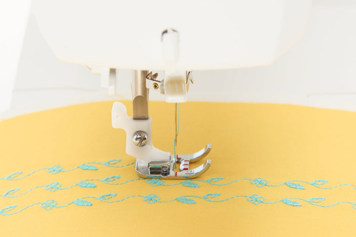 Husqvarna Viking Onyx 30 - Maple Leaf Quilting Company Ltd.
