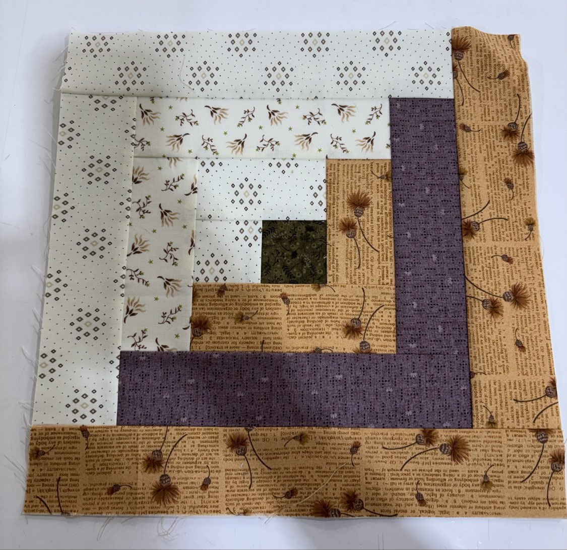 Maple Leaf Stitching Academy Beginner FPP - Pineapple, Log Cabin or Courthouse Steps - Maple Leaf Quilting Company Ltd.