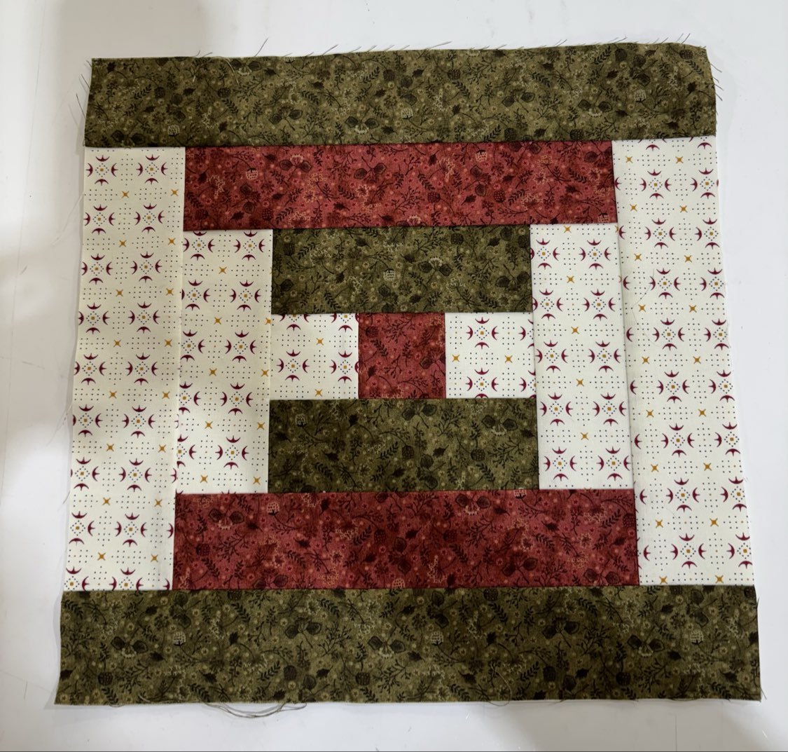 Maple Leaf Stitching Academy Beginner FPP - Pineapple, Log Cabin or Courthouse Steps - Maple Leaf Quilting Company Ltd.
