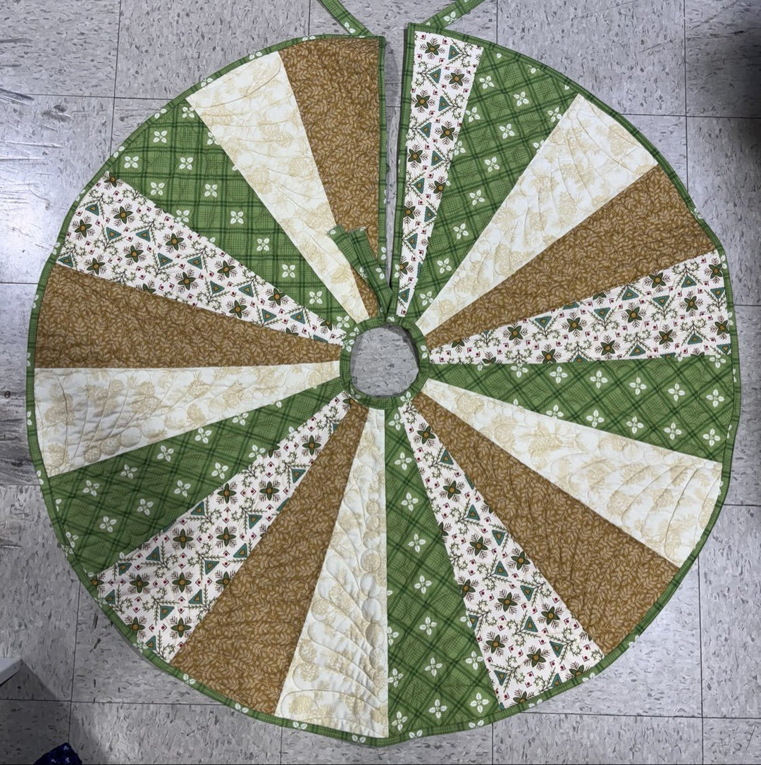 Maple Leaf Stitching Academy Beginner Quilting Class - Pre - Cut Tree Skirt Class - Maple Leaf Quilting Company Ltd.