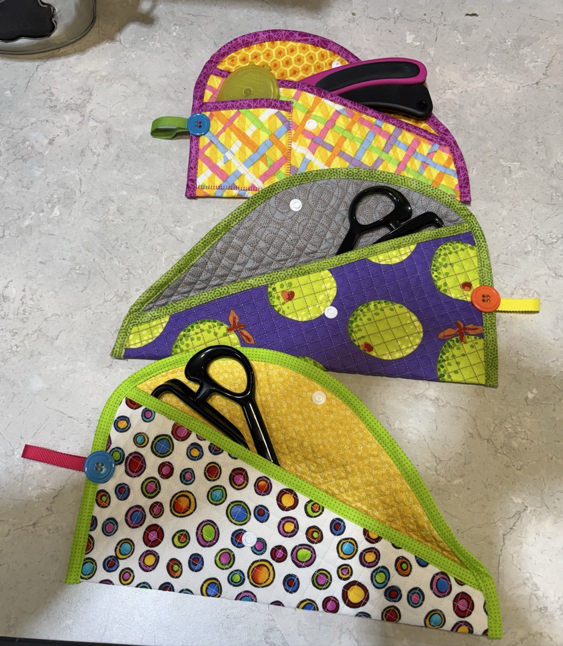 Maple Leaf Stitching Academy Beginner Quilting Class - Scissor/Rotary Cutter Pouch - Maple Leaf Quilting Company Ltd.