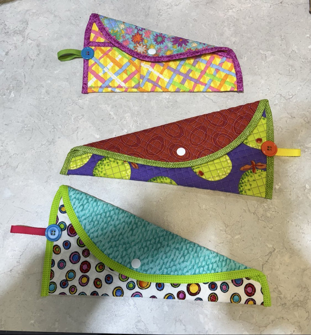 Maple Leaf Stitching Academy Beginner Quilting Class - Scissor/Rotary Cutter Pouch - Maple Leaf Quilting Company Ltd.