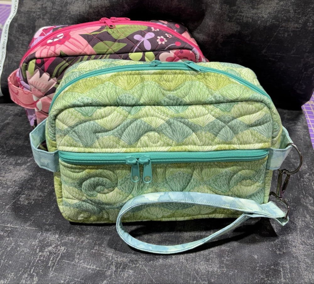 Maple Leaf Stitching Academy Beginner Sewing Class - Zipper Bag with Wrist Strap - Maple Leaf Quilting Company Ltd.