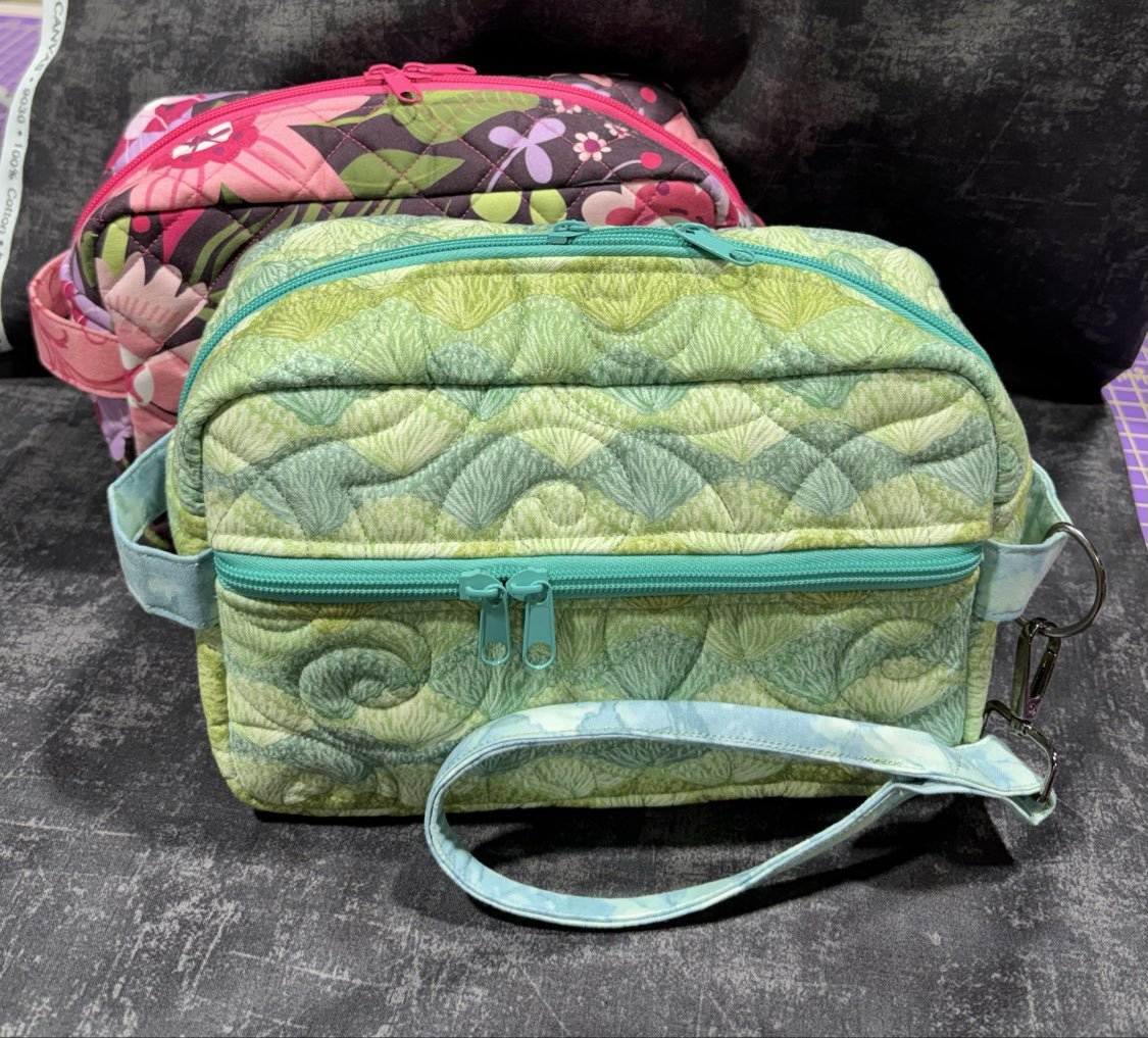 Maple Leaf Stitching Academy Beginner Sewing Class - Zipper Bag with Wrist Strap - Maple Leaf Quilting Company Ltd.
