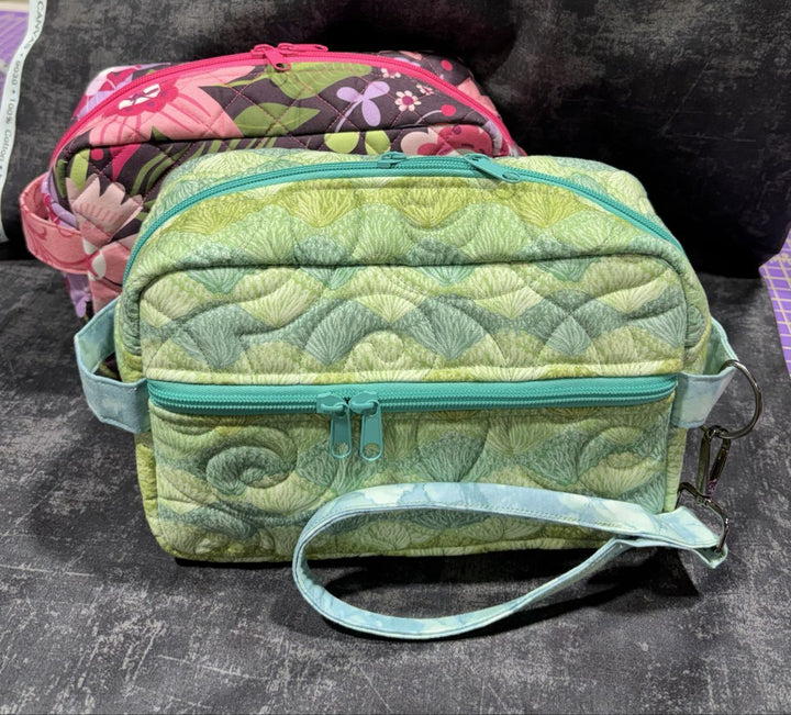 Maple Leaf Stitching Academy Beginner Sewing Class - Zipper Bag with Wrist Strap - Maple Leaf Quilting Company Ltd.