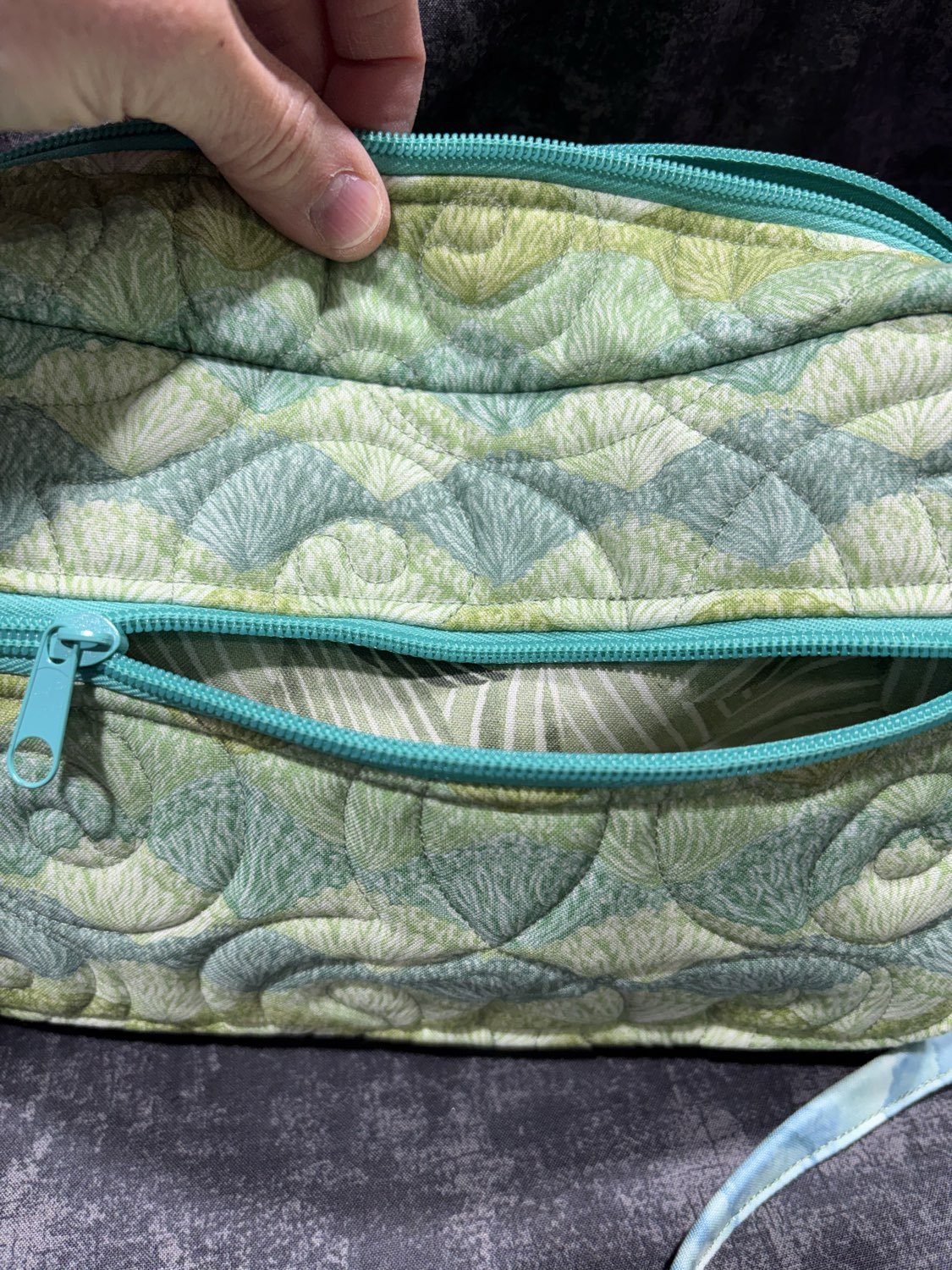 Maple Leaf Stitching Academy Beginner Sewing Class - Zipper Bag with Wrist Strap - Maple Leaf Quilting Company Ltd.