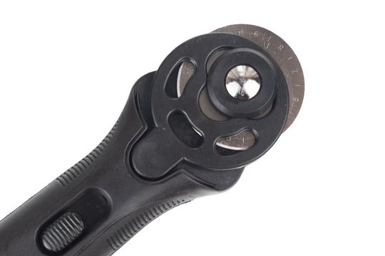 Midnight Edition Rotary Cutter (45mm and 60mm) - Maple Leaf Quilting Company Ltd.