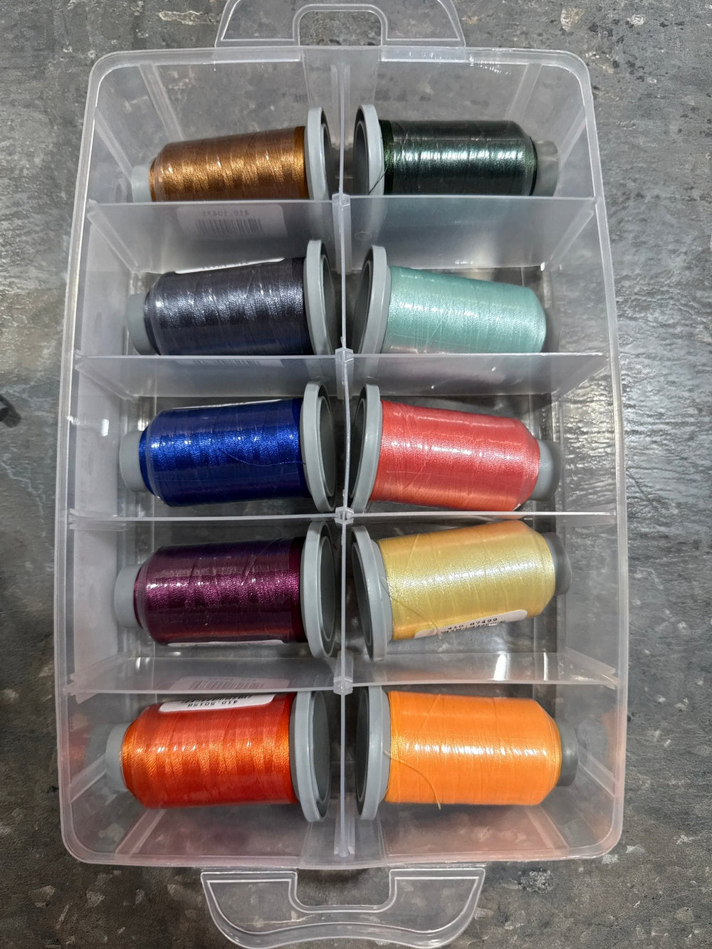 OVERSTOCK - Thread Club | October 2025 GLIDE 40wt (10 Spools of 1000 m)mar2025 - Maple Leaf Quilting Company Ltd.