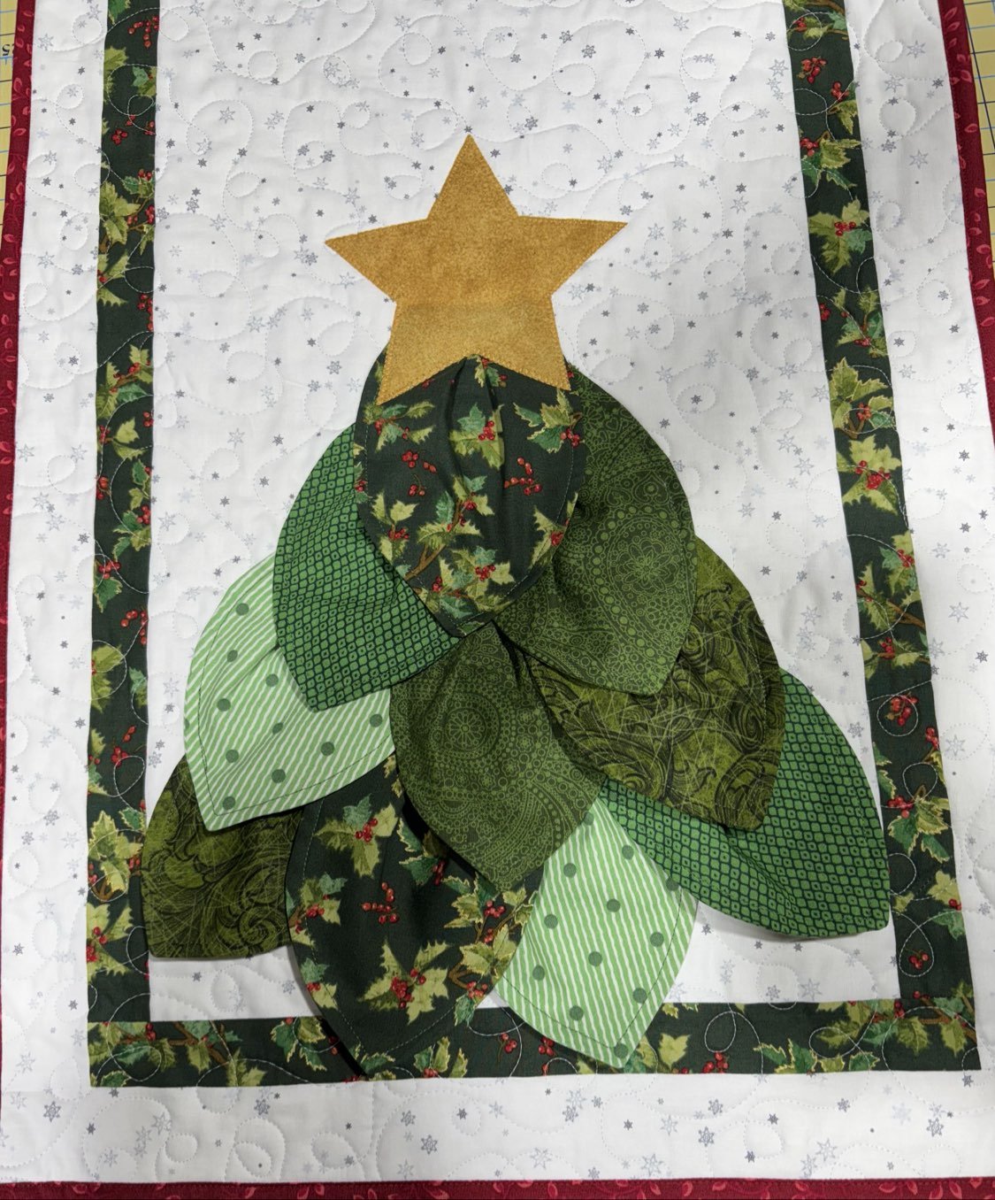 Petal Pop Christmas Tree Kit - Maple Leaf Quilting Company Ltd.