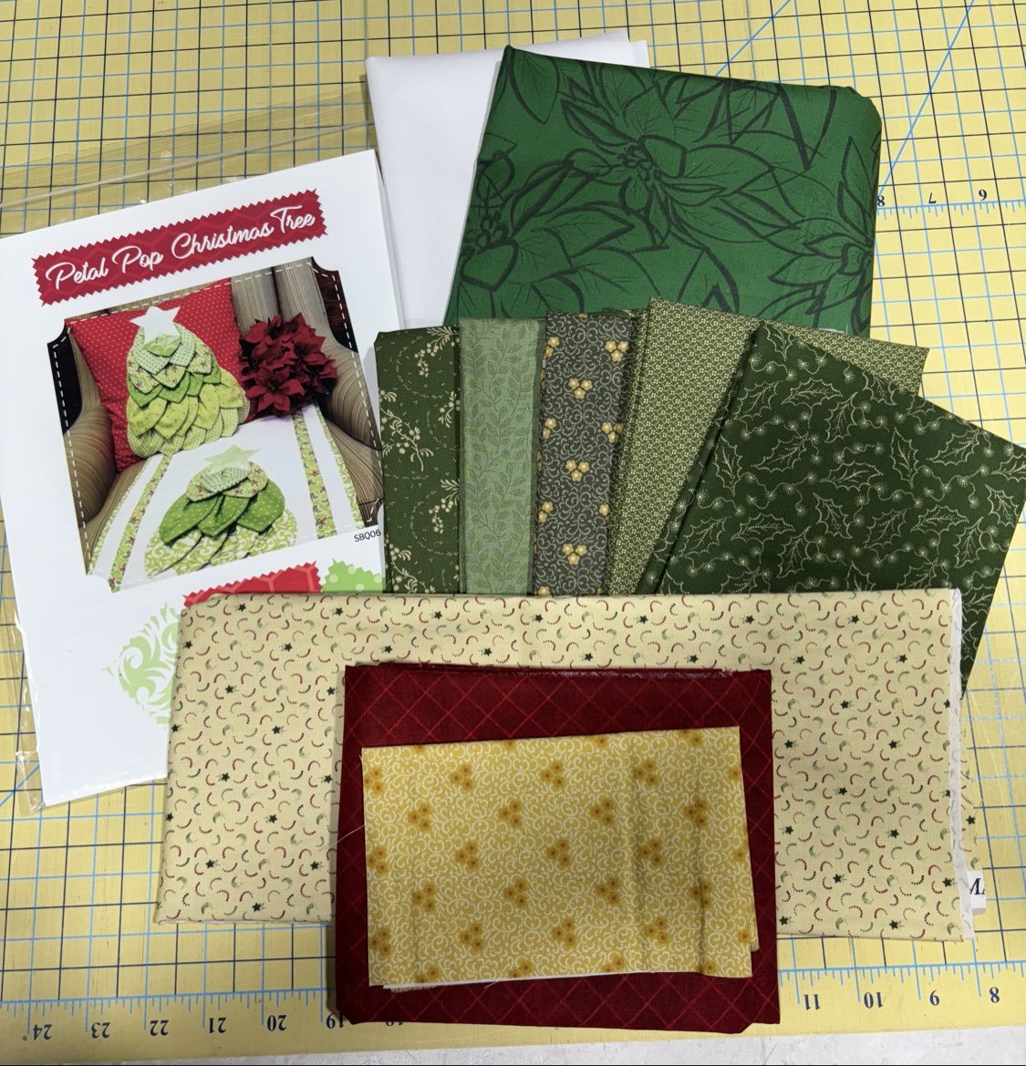 Petal Pop Christmas Tree Kit - Maple Leaf Quilting Company Ltd.