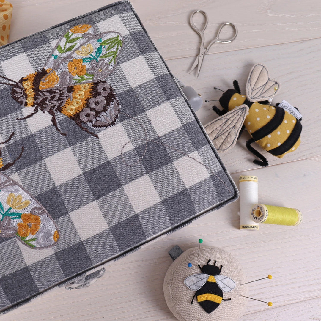 Pincushion Bee (PCBB - 347) - Maple Leaf Quilting Company Ltd.