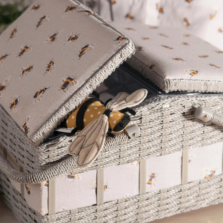 Pincushion Bee (PCBB - 347) - Maple Leaf Quilting Company Ltd.