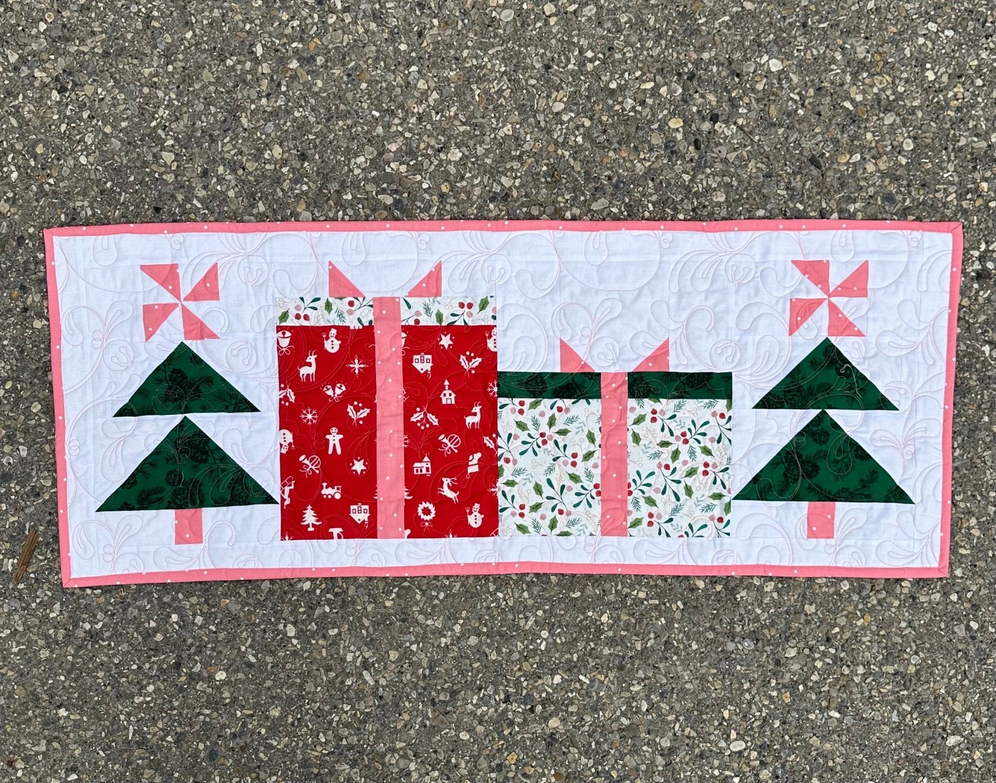 Simple Gifts - Table Runner Kit - Maple Leaf Quilting Company Ltd.