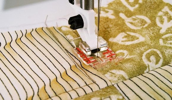 1/4" Piecing Foot w/Guide - Clear (1 - 8) - Maple Leaf Quilting Company Ltd.