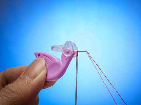 Hummingbird Needle Threader - Maple Leaf Quilting Company Ltd.