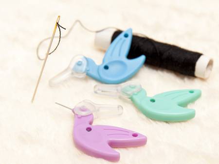 Hummingbird Needle Threader - Maple Leaf Quilting Company Ltd.