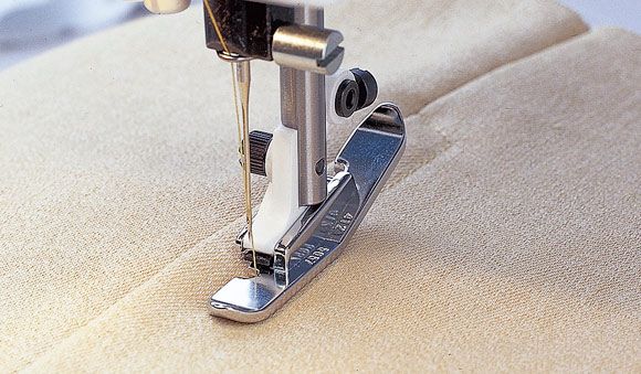 Husqvarna Viking Narrow Zipper Foot (1 - 7) - Maple Leaf Quilting Company Ltd.