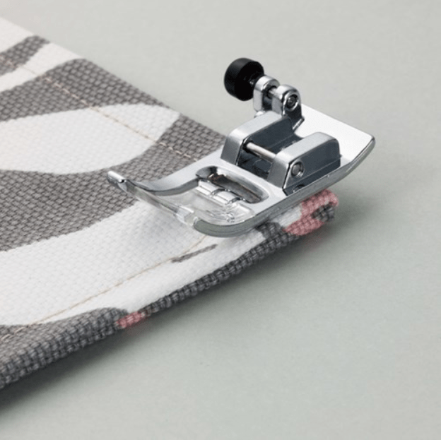 Zigzag foot with low shank set - Maple Leaf Quilting Company Ltd.